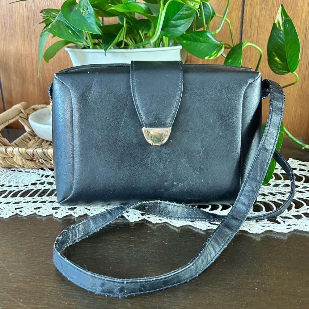 Vintage Via Piaggi‎ Black Leather Crossbody Bag Gold Hardware Boxy Shoulder Bag